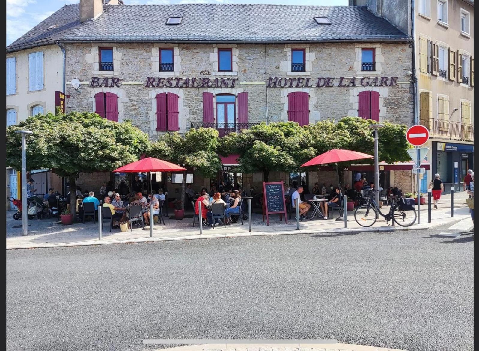 Hotel De La Gare Sévérac-le-Château Buitenkant foto